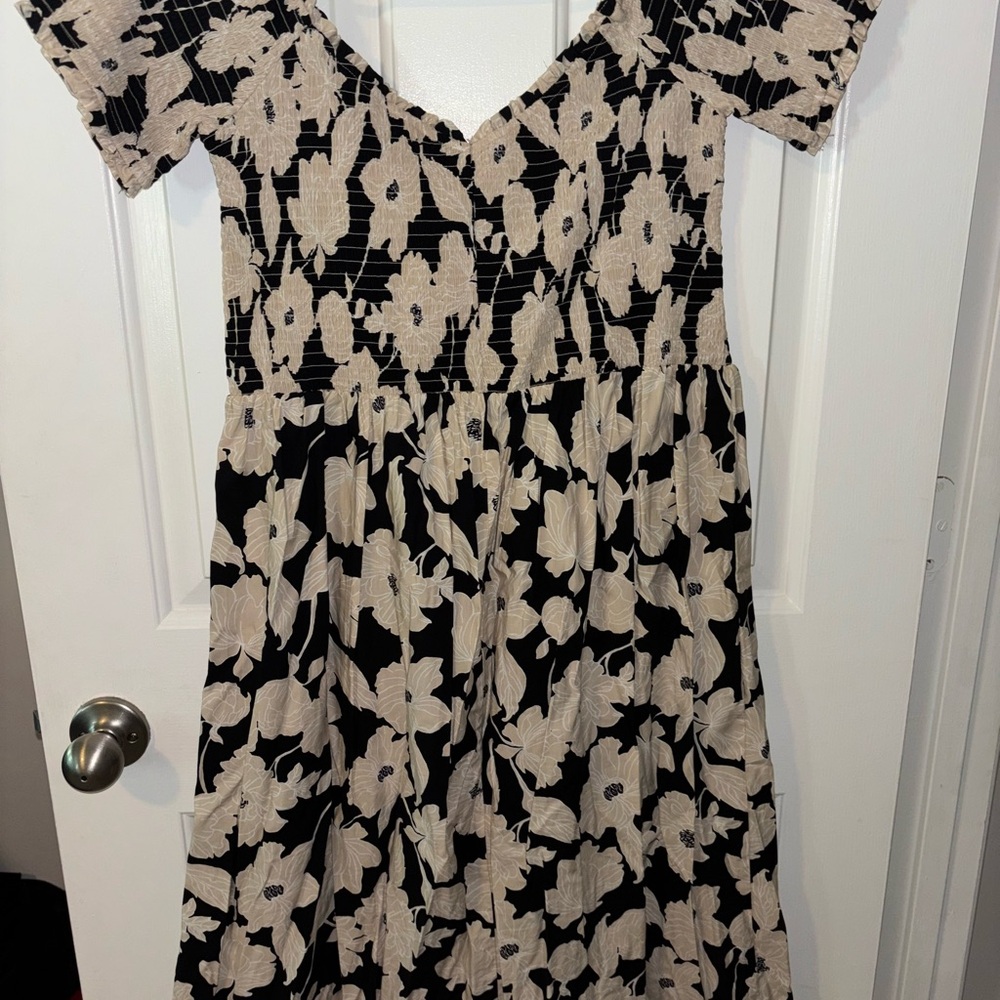 H&M Black and Cream Floral Maxi Dress - Picture 2 of 5